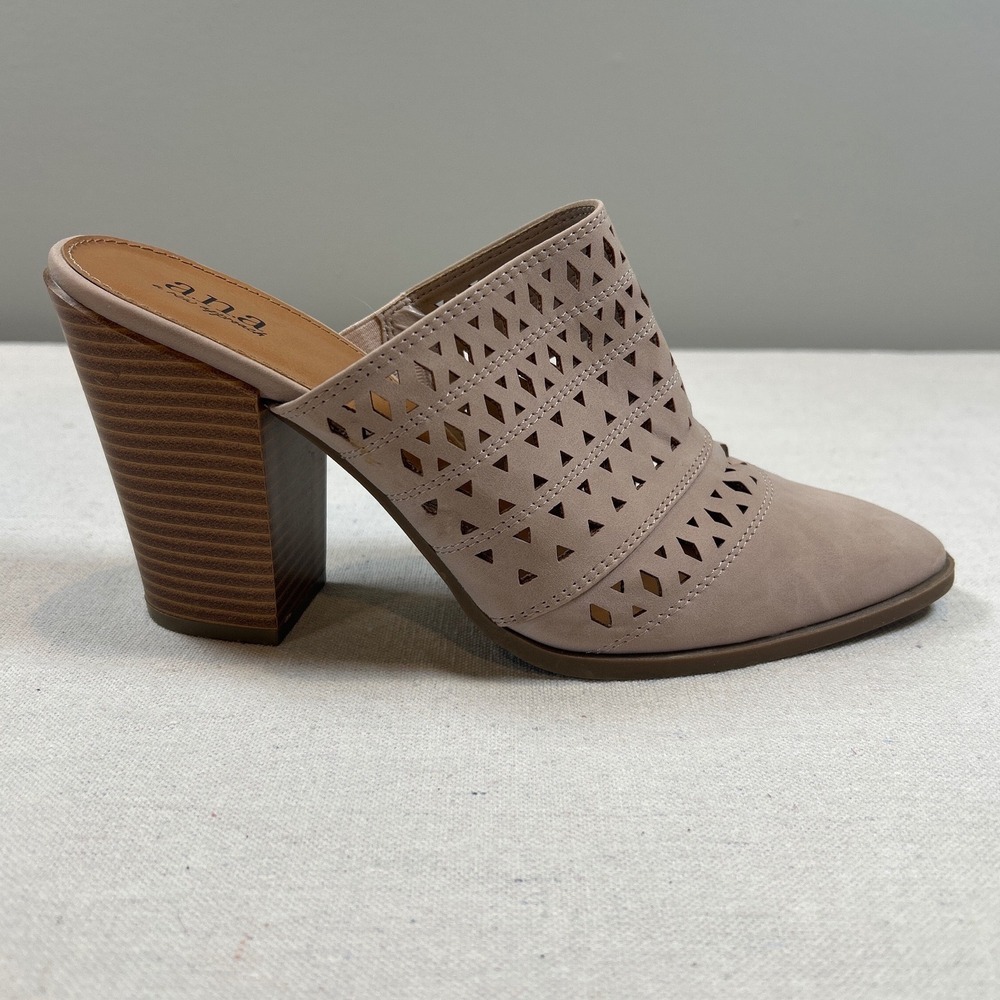 ana A New Approach Womens Taupe Perforated Pointed Toe Block Heel Mules Size 9